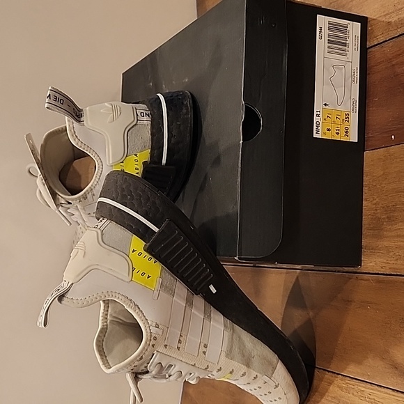 Adidas NMD R1 Originals in perfect condition size 8. - Picture 2 of 5